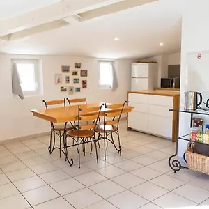 Apartment Spacieux Rochereau, LʼIsle-sur-la-Sorgue