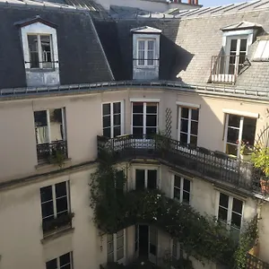 6 , Paris France